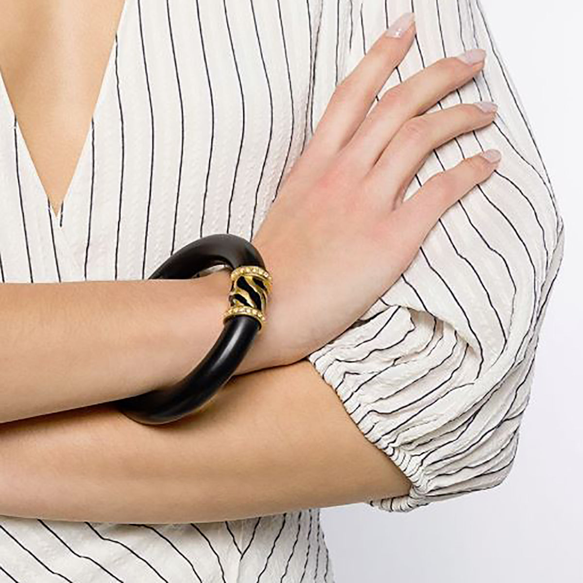 1990s Vintage Elizabeth Taylor Black Resin Bangle