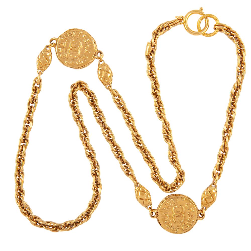 Chanel medallion store necklace